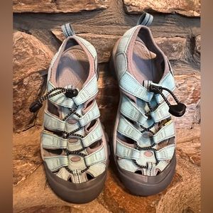 KEEN women’s sz 9 teal blue Clearwater CNX Sandals